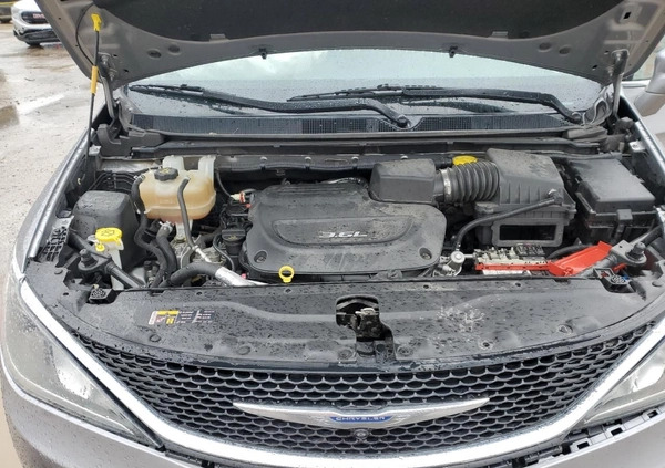 Chrysler Pacifica cena 48000 przebieg: 160822, rok produkcji 2017 z Milanówek małe 67